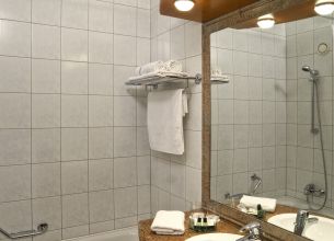 Dvoulůžkový pokoj Standard - DHSR Hévíz standard bathroom