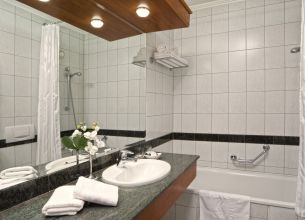 Apartmá  - DHSR Hévíz suite bathroom