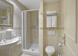 Dvoulůžkový pokoj Standard - hotel-continental-marienbad-bathroom-shower