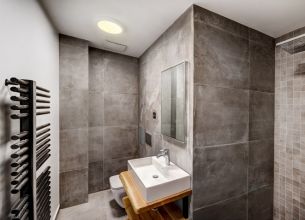 Apartmá Modern - One-bedroom-Modern-suites-bathroom