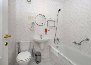 Dvoulůžkový pokoj - koupelna svet