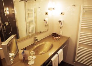 Dvoulůžkový pokoj Executive s balkonem a bočním výhledem na moře - bathroom executive room