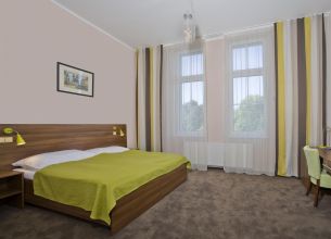 Dvoulůžkový pokoj - Hotel Zámeček Kniha_26 (1)_1.jpg