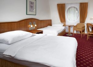 Einzelzimmer - Orea-Spa-Hotel-Cristal-Double-Room_02