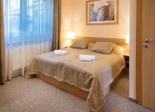 Třílůžkový pokoj Premium - 3agyas-szoba-scaled