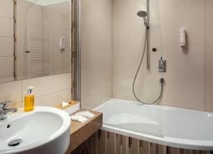 Suite - 23-13-HTLS-Smetana_Apartment Balcony Bathroom