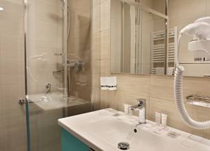 Dvoulůžkový Prim+ balkon/terasa - Bertiny lázně -apartmán Klasik - koupelna 23276