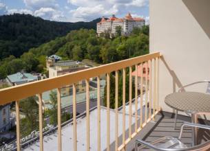 Dvoulůžkový pokoj s výhledem - balkon-vyhled-single-room_16862989852484_608x380_tt_90