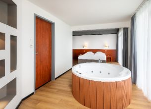 Prezidentské apartmá s vířivkou západní křídlo (WEST) - 16874433286347_s7