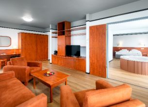 Prezidentské apartmá s vířivkou západní křídlo (WEST) - 16874433299639_s7