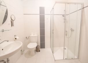 Jednolůžkový pokoj Standard - priessnitz-jednoluzkovy-pokoj-koupelna