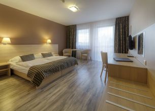 Dvoulůžkový pokoj Standard s přistýlkou - Wellness_Hotel_Patince_hotel_1920x1080_48