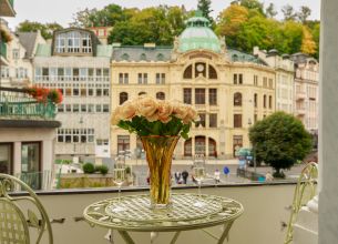 Třílužkový pokoj DeLuxe - 13. Golden_Lamb_Pohled_Balkon