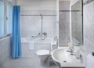 Dvoulůžkový pokoj Komfort - HOTEL SVOBODA_room_Svoboda_Comfort_DBL_303_bath_16A1151