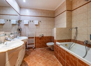 Junior Suite - HOTEL HVEZDA_room_Junior_Suite (13)