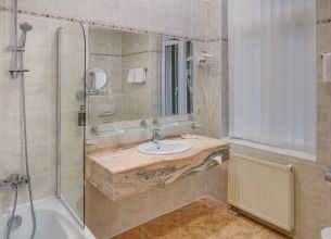 Junior Suite - HOTEL HVEZDA_room_Hvezda_Junior Suite_bath_16A3006