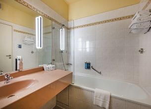 Doppelzimmer Superior. - HOTEL BUTTERFLY_room_Superior (7)