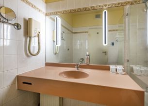 Einzelzimmer Superior - HOTEL BUTTERFLY_room_Superior (9)