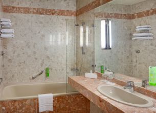 Zimmer Junior Suite - HOTEL BUTTERFLY_room_Junior Suite_324_bath_16A3267