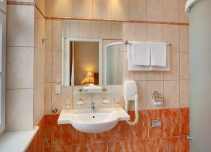 Suite - HOTEL VLTAVA_room_Suite_401_bath_16A7516