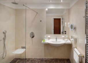 Einzelzimmer Superior Deluxe - HOTEL NOVE LAZNE_room_Superior deluxe_SGL_306_bath_16A4755