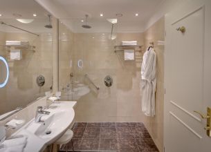 Junior Suite - HOTEL NOVE LAZNE_room_Junior Suite deluxe_215_bath_16A6068
