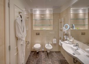 Junior Suite - HOTEL NOVE LAZNE_room_Junior Suite deluxe_215_bath_16A6083