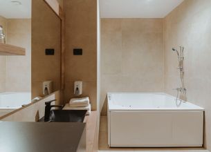 Dvoulůžkový pokoj Deluxe Grmovškov Dom - LxWAyllA