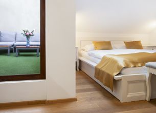 Dvoulůžkový pokoj Attic – Kopernik - Novz svot - pokojik 16x9 (1)-min