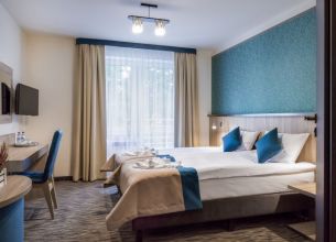 Dvoulůžkový pokoj Standard Plus - krasicki_hotel_noclegi_w_wieradowie_ze_niadaniem_skywalk