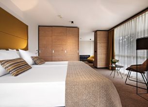 Rodinné propojené apartmá s výhledem na jezero - ra1