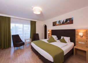 Dvoulůžkový pokoj s balkonem na východ - doppelzimmer_zirbe_birke (2)