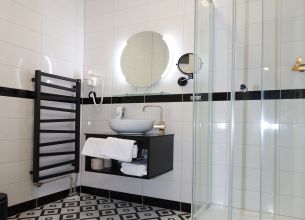 Art Deco WOLKER **** Doppelzimmer Comfort Plus - Wolker-koupelna se sprchovým koutem a toaletou