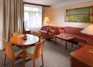 Apartmá dvoulůžkové (v čelní části) - luhacovice-palace-apartma-dvouluzkove