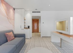 Junior Suite Courtyard View - junior-suite-2