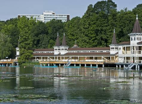 Hotel Thermál Hévíz - DHSR Hévíz and lake