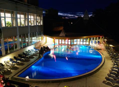 Hotel Thermál Hévíz - DHSR Hévíz hydro pool night