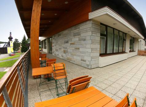 Hotel Srní a depandance Šumava - Srní exterier leto-20130009