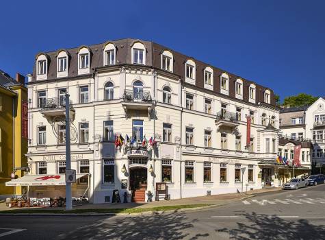 Hotel Continental - hotel-continental-marienbad-exterior-summer-01