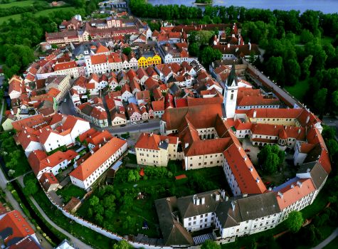 Hotel Zlatá hvězda - Třeboň a Hotel ZH Letecky