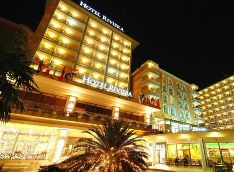 Hotel Riviera - outside view by night