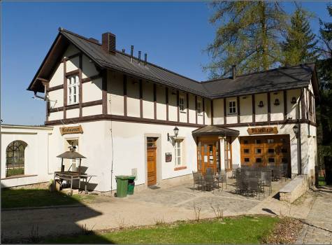 Hotel Nový Dům - Restaurant Valdštejn - terasa.jpg