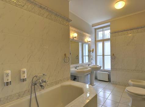 Radium Palace - Radium Palace_Suite_bathroom - 1.jpg