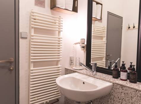 Miss Sophie's New Town - MSNT Bathroom Triple Room (Room 3)_1