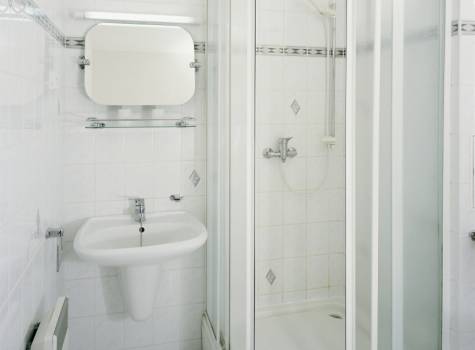 Lázeňský hotel Nivamare - Pokoj standard koupelna