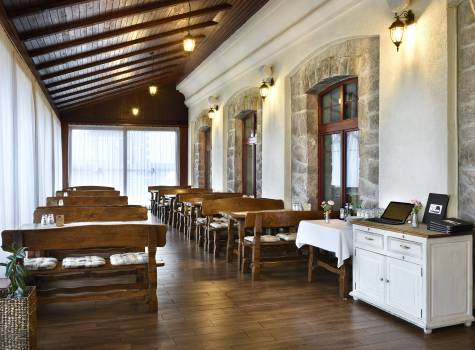 Rezort Masarykov dvor - Restauracia2