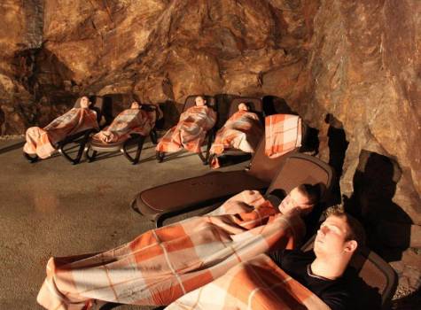 Parkhotel Tosch - Speleoterapie - relaxace a léčba v jeskyni.jpg
