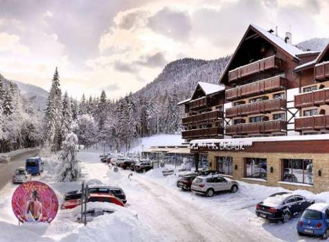 Wellness hotel CHOPOK - hotel v zimě.jpg