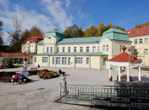 Hotel Nový Dům - Budova uhličitých koupelí a bazénu