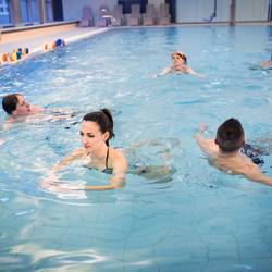 Rehabilitační sanatorium Darkov - plavání v bazénu